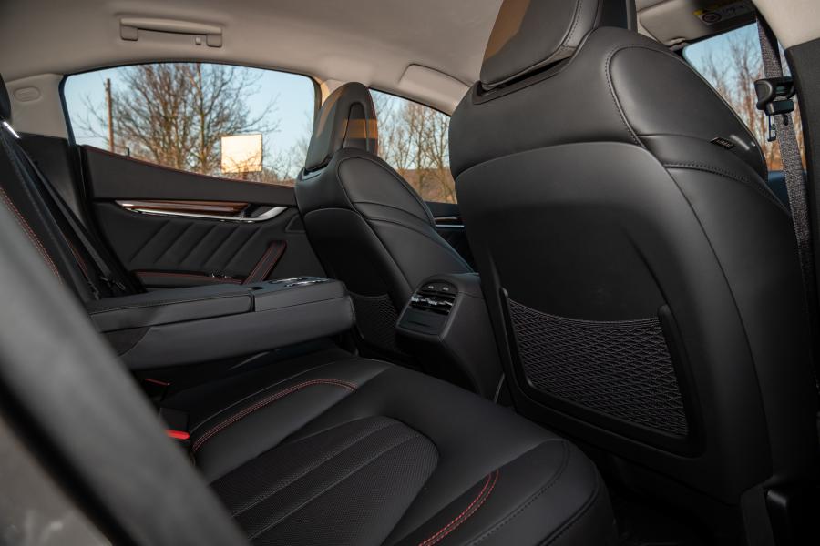 Интерьер Maserati Ghibli GranSport 2017 года  (фото 17 из 18)